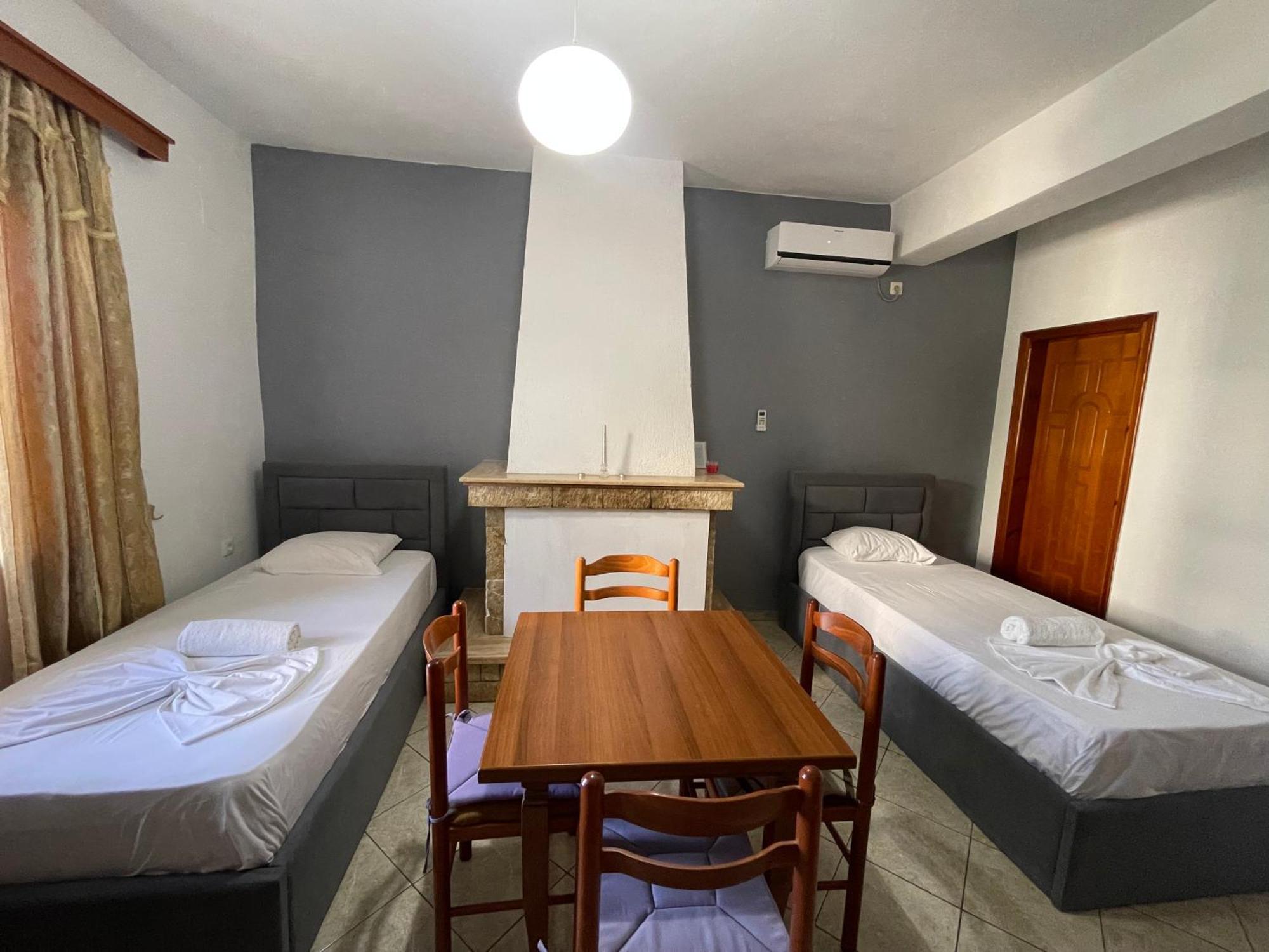 Guesthouse Dollomaja Ksamil Luaran gambar