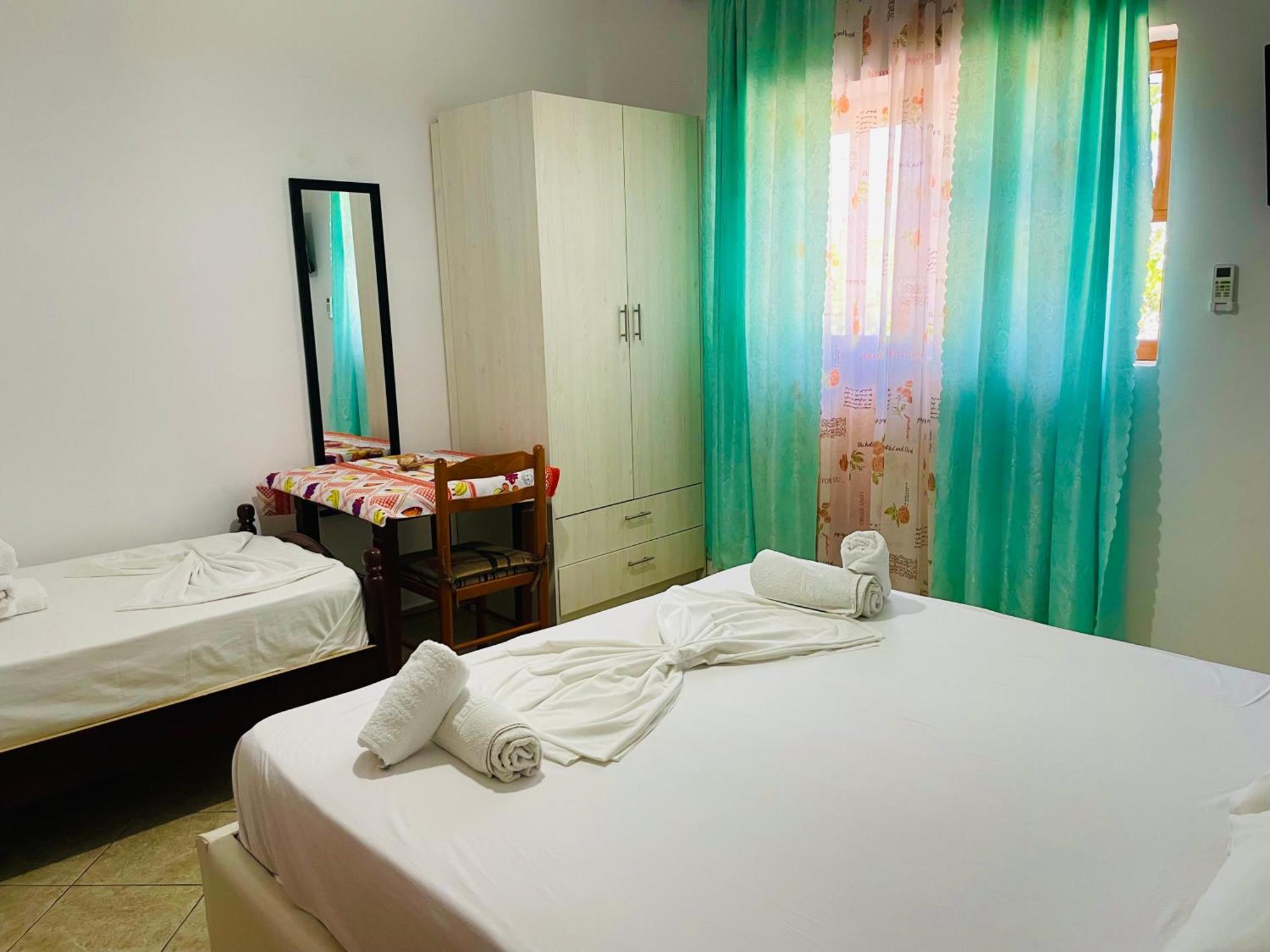 Guesthouse Dollomaja Ksamil Luaran gambar