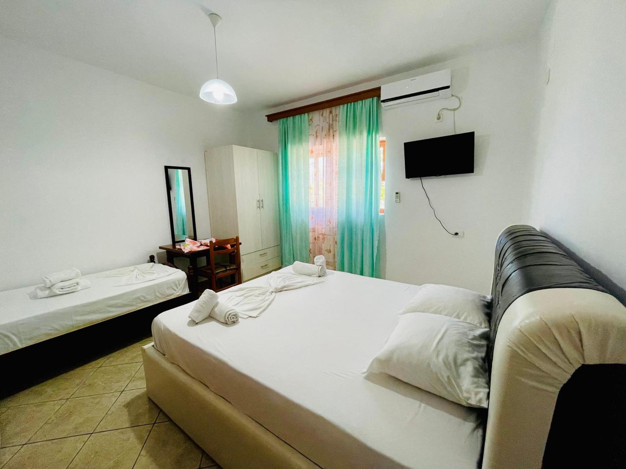 Guesthouse Dollomaja Ksamil Luaran gambar